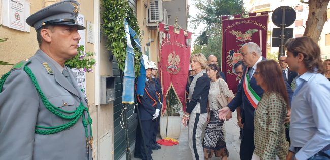 Palermo ricorda Libero Grassi, l’imprenditore ucciso per aver scelto di non pagare il pizzo