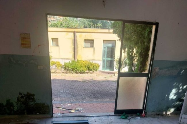 Vandali in azione nel centro sportivo Don Pino Puglisi, sindaco presenta denuncia