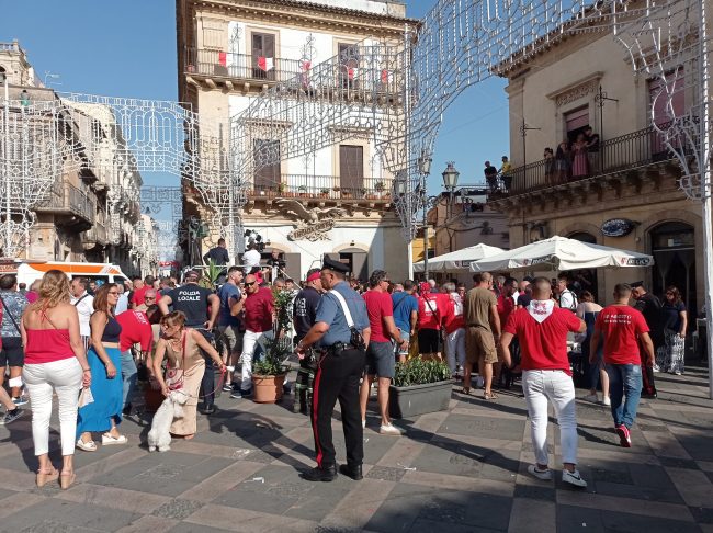 Morto durante festa patronale, le reazioni della politica