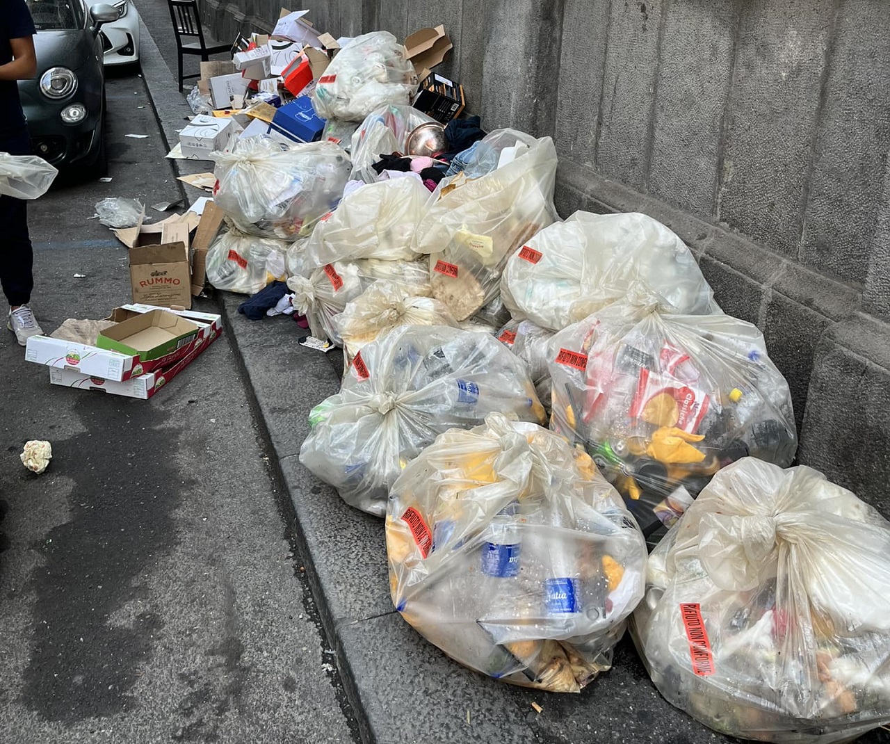 Emergenza rifiuti a Catania, il sindaco Trantino lancia messaggio alla comunità