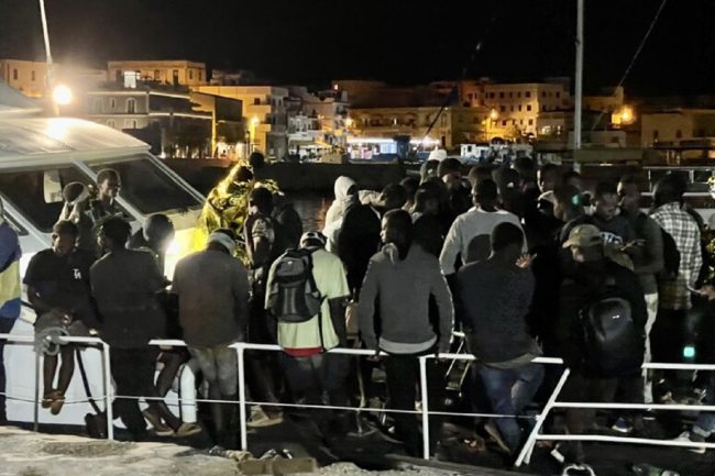 Ancora sbarchi a Lampedusa, arrivati altri 578 migranti