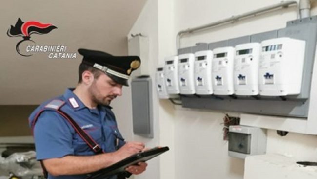 Modificavano i contatori per non pagare l’energia elettrica: 18 denunce nel Catanese