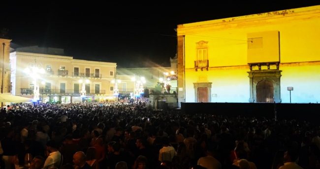 Adrano in festa per San Nicolò Politi con l’esibizione multimediale “Batti la Roccia”