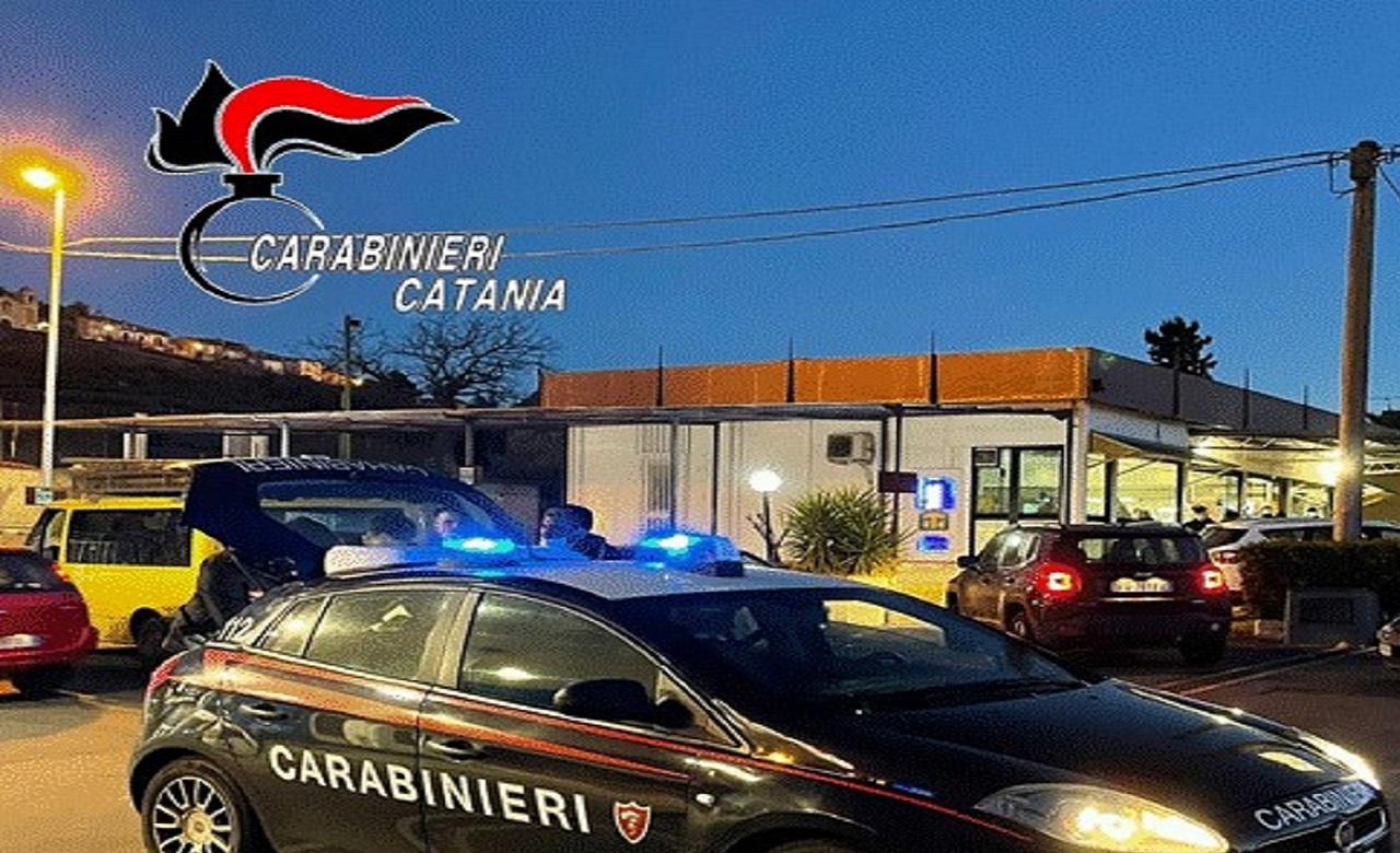 Spacciava in mezzo alla strada a Paternò: arrestato un 31enne