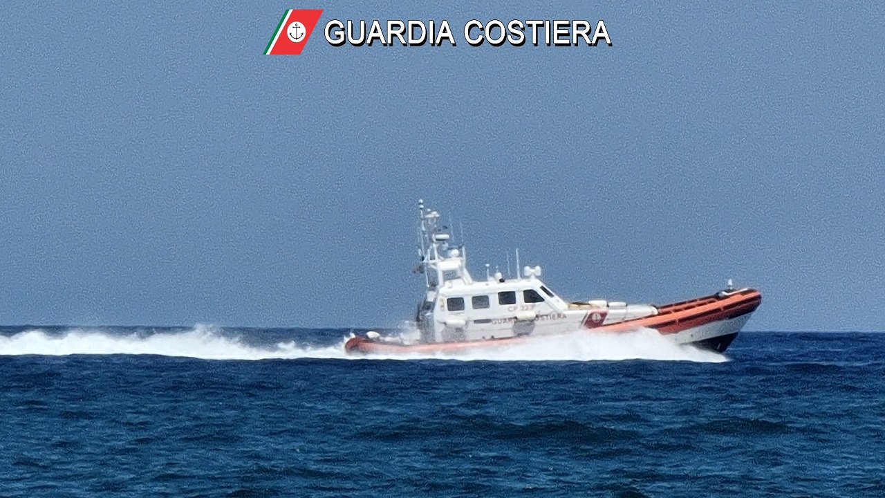 Guardia Costiera di Siracusa in azione, 2 soccorsi in mare: 5 persone salvate
