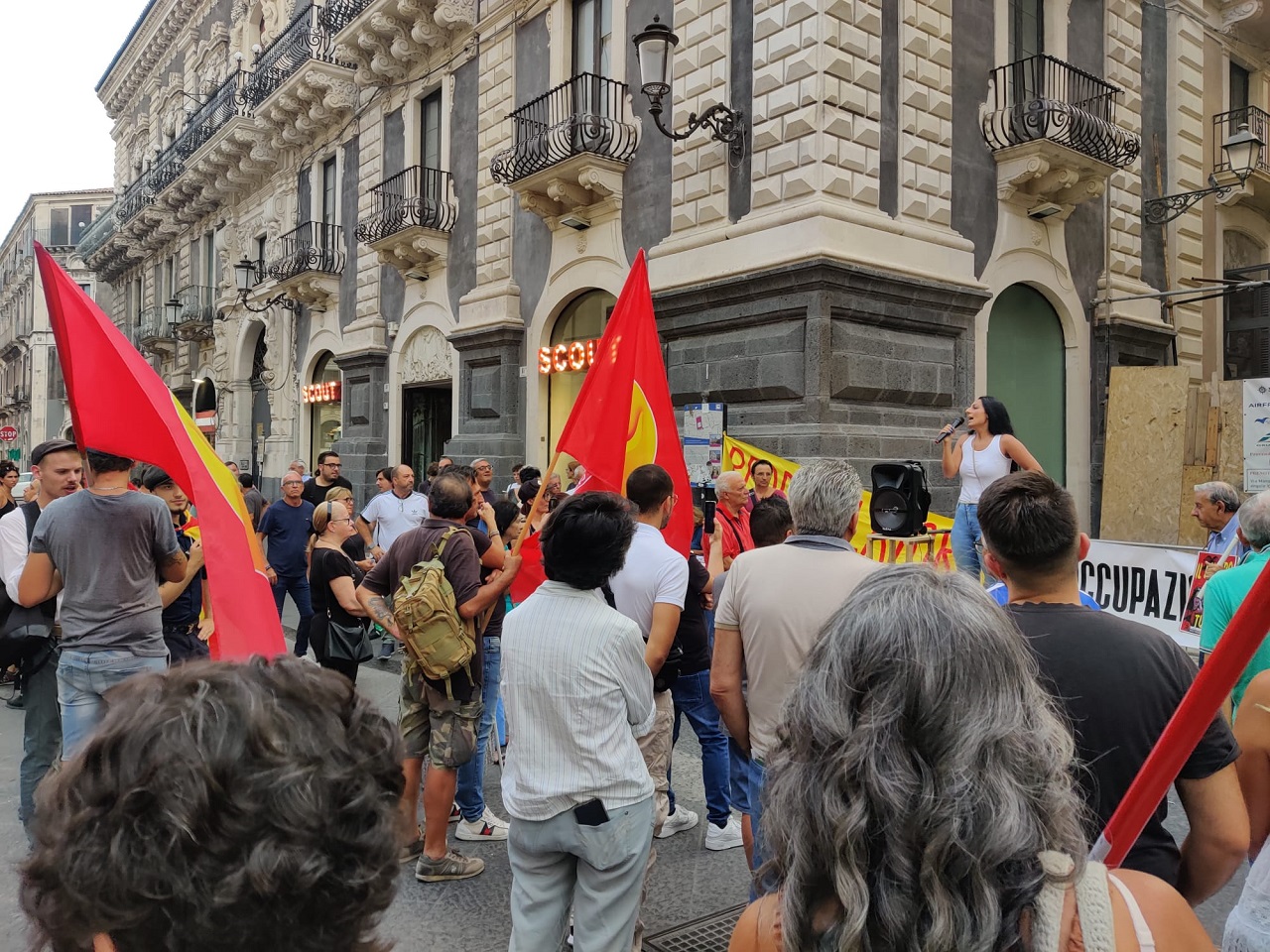 Catania, sit-in contro l’abolizione del Reddito di cittadinanza: la parola agli ex percettori