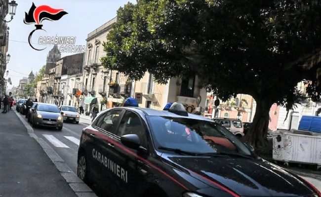 Catania, improvvisa voglia di mare: 23enne ruba costume e zaino