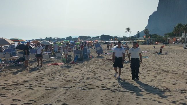 Blitz della Guardia Costiera sulla spiaggia di San Vito Lo Capo