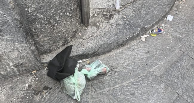 Catania e i rifiuti, quando a rimetterci sono anche i commercianti
