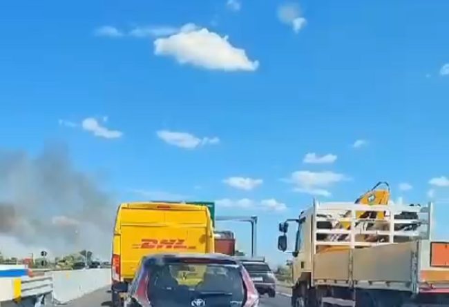 Tangenziale di Catania, incendio blocca il traffico – VIDEO