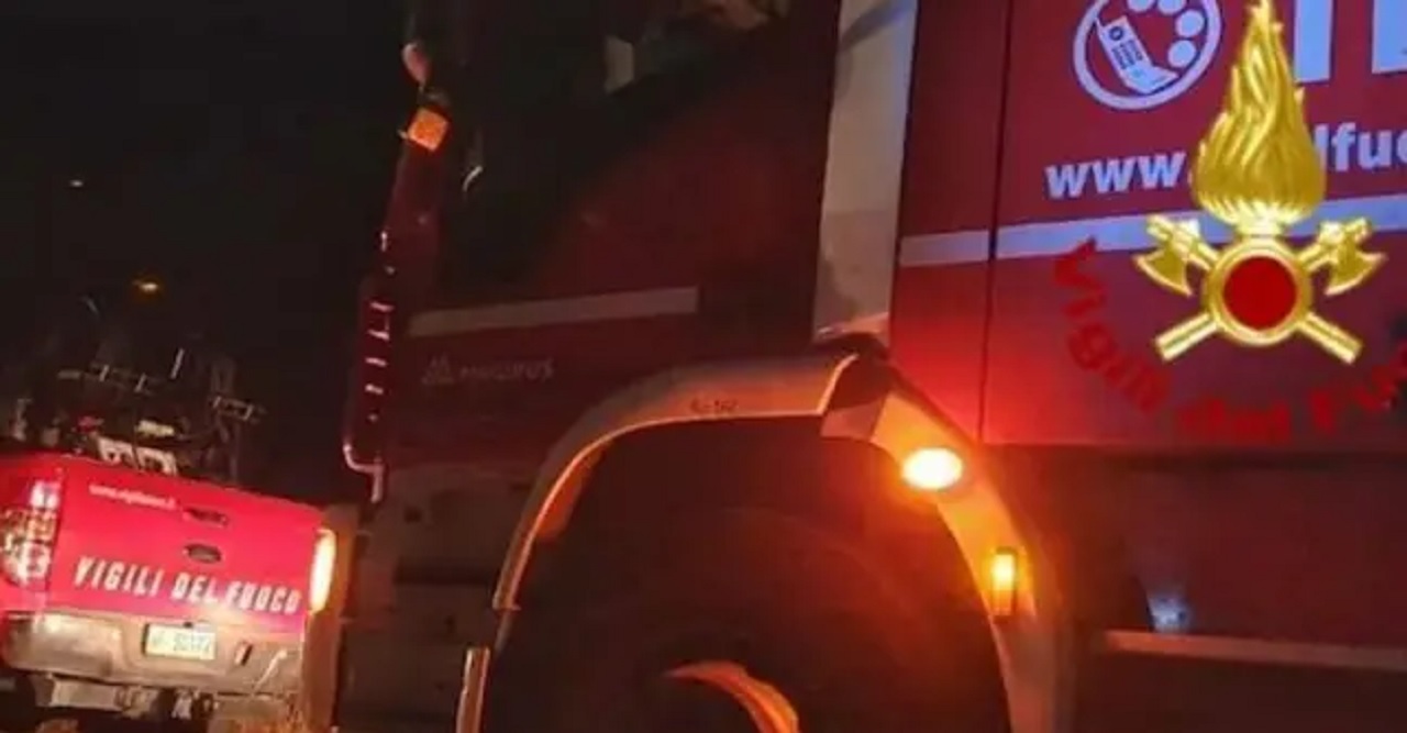 Vasto incendio a Termini Imerese, chiusa l’A19 per diverse ore