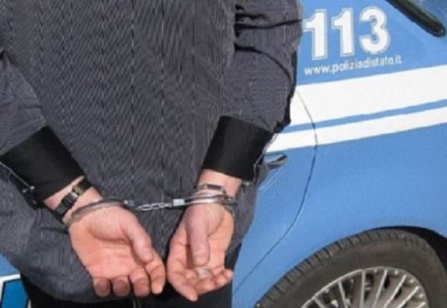 Atti persecutori nei confronti della fidanzata minorenne, in carcere un 19enne