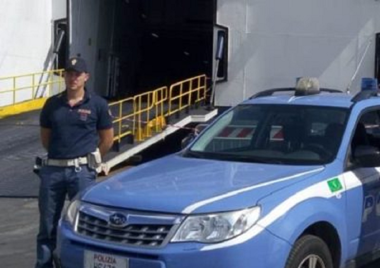 Rubano da un semirimorchio parcheggiato al porto di Catania: 2 denunce