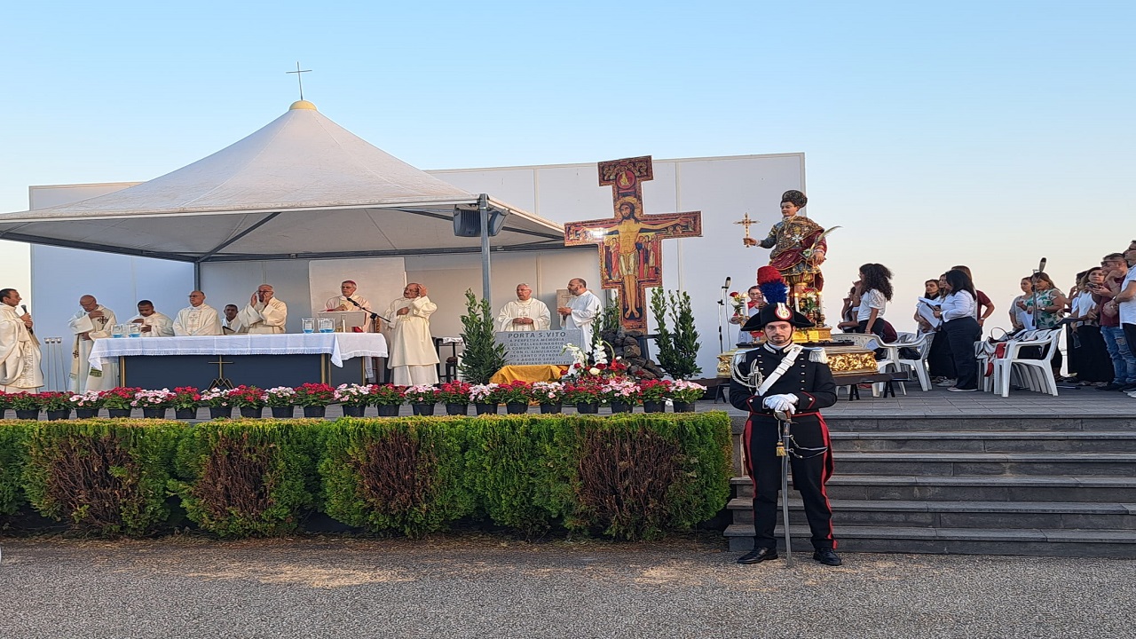 Il simulacro di S. Vito fa ingresso per la prima volta nel Santuario di Mompilieri: grande festa