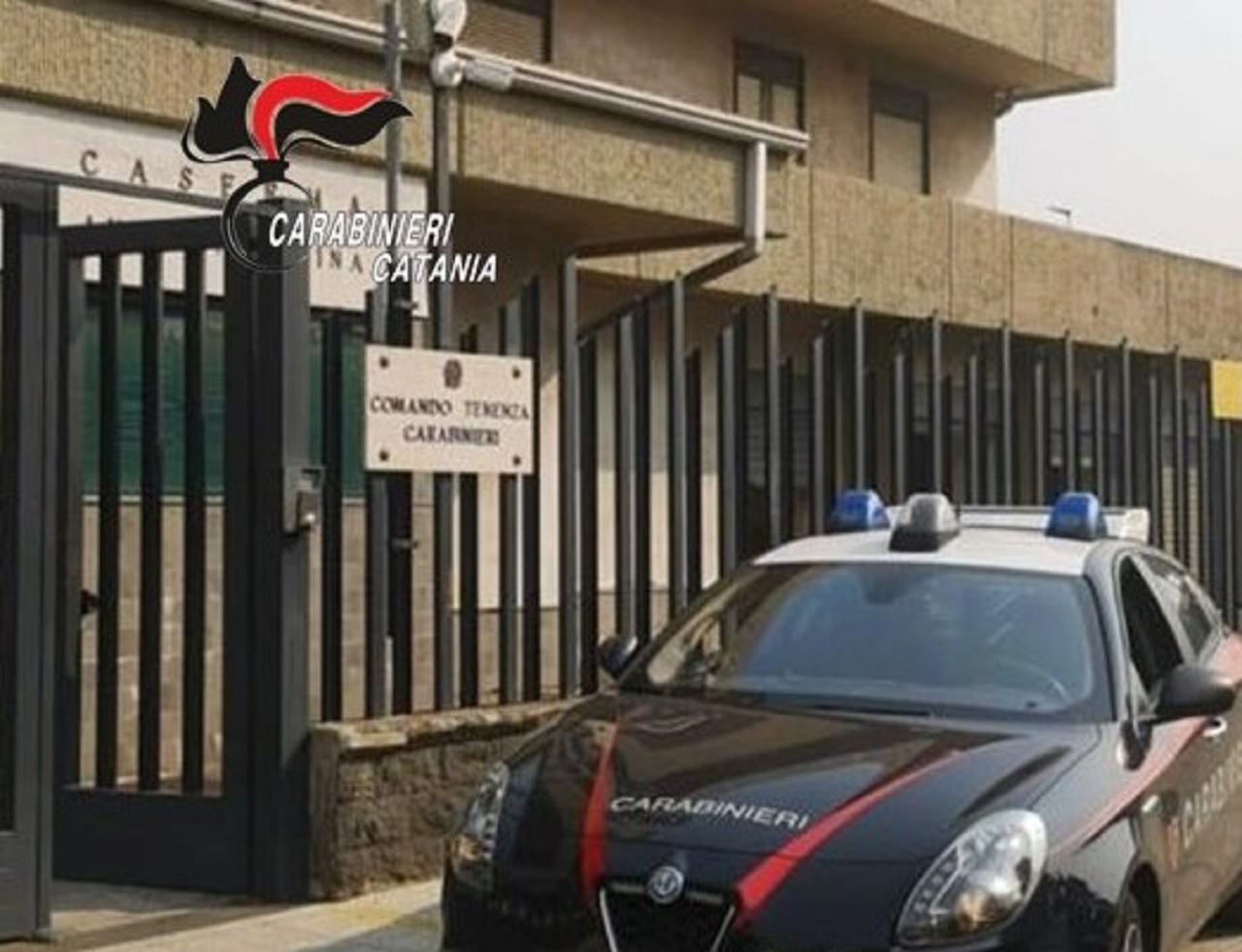 Tenta di svuotare i distributori automatici di una scuola: catturato dai carabinieri