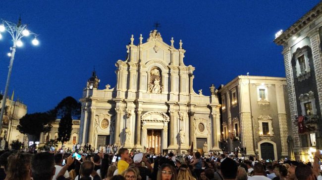 Sant’Agata torna tra i fedeli, l’omelia integrale di Mons. Renna e le FOTO della festa
