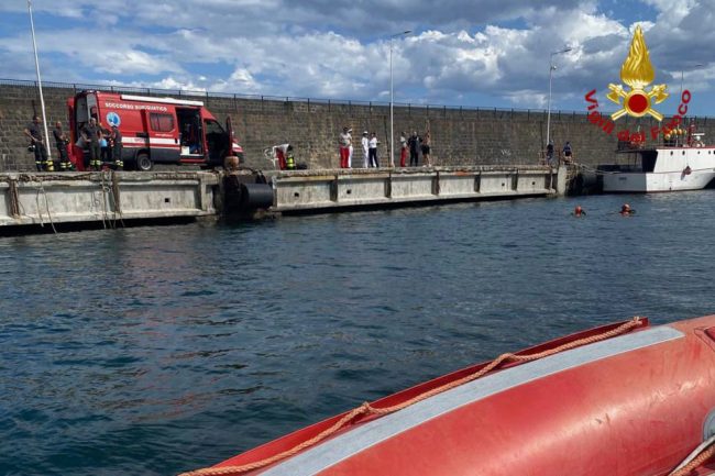 Ricerche di un uomo disperso in mare a Riposto