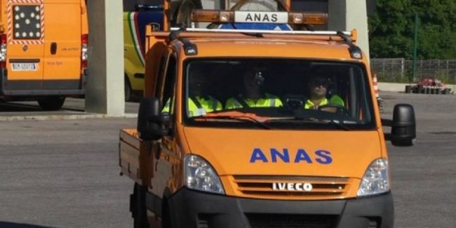 Camper si ribalta sulla Palermo-Catania, traffico in tilt e lunghe code