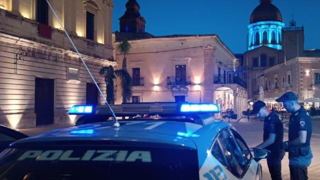 Controlli a Comiso, identificate 205 persone e una coppia per detenzione di droga