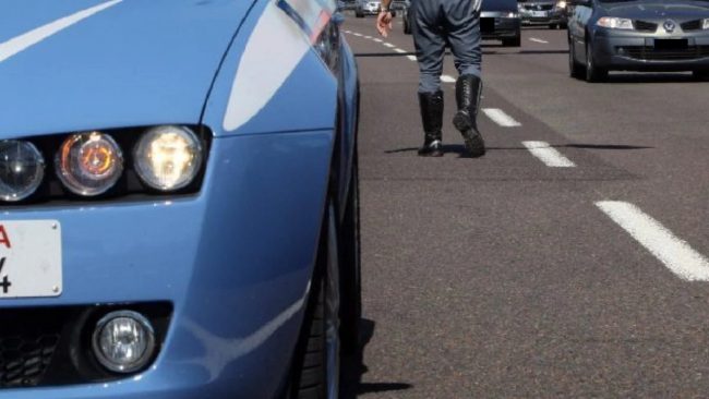 Caos sulla Palermo-Mazara, auto contromano e veicolo in fiamme
