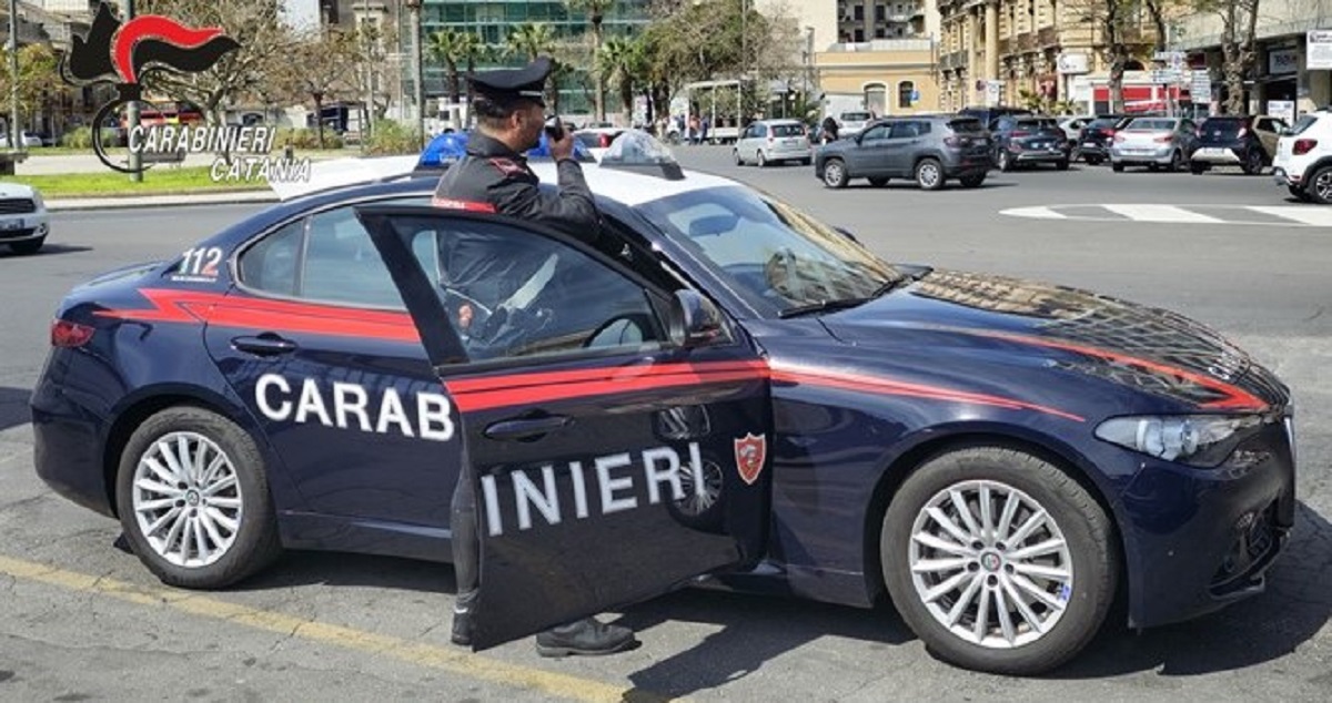 Catania, maltratta la compagna e minaccia di uccidere il padre: arrestato 31enne fuori controllo