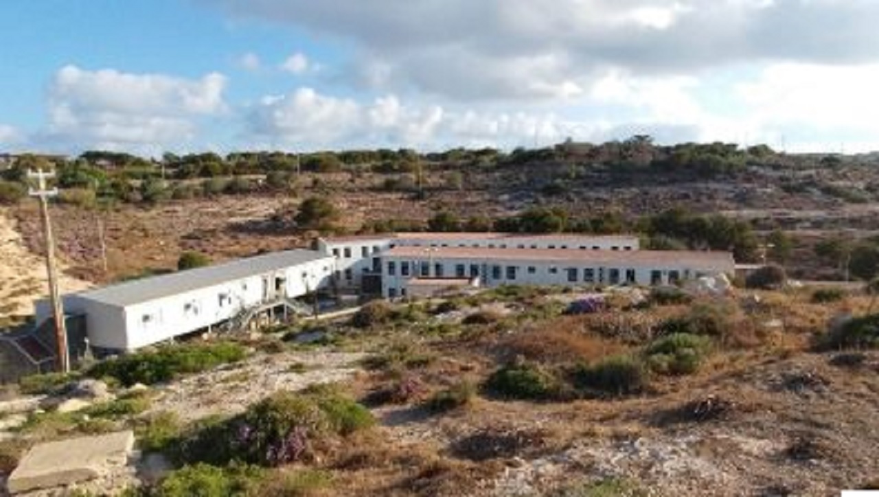 In serata l’hotspot di Lampedusa sarà svuotato, resteranno 6 ospiti