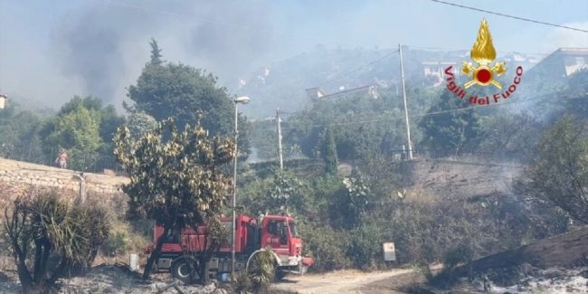 Da Balestrate a Partinico, torna la paura incendi a Palermo