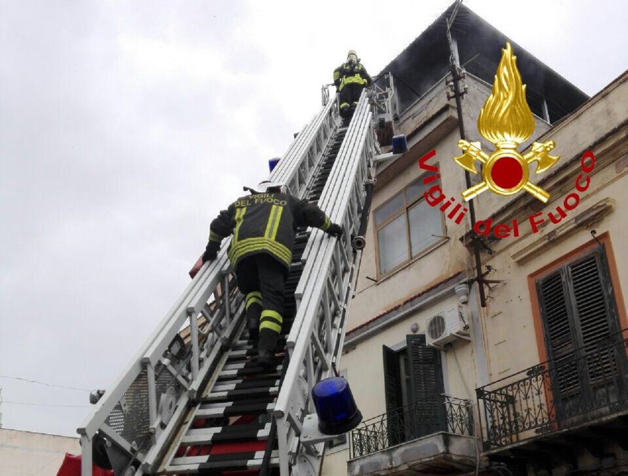 A fuoco appartamento a Piana degli Albanesi: indagini in corso