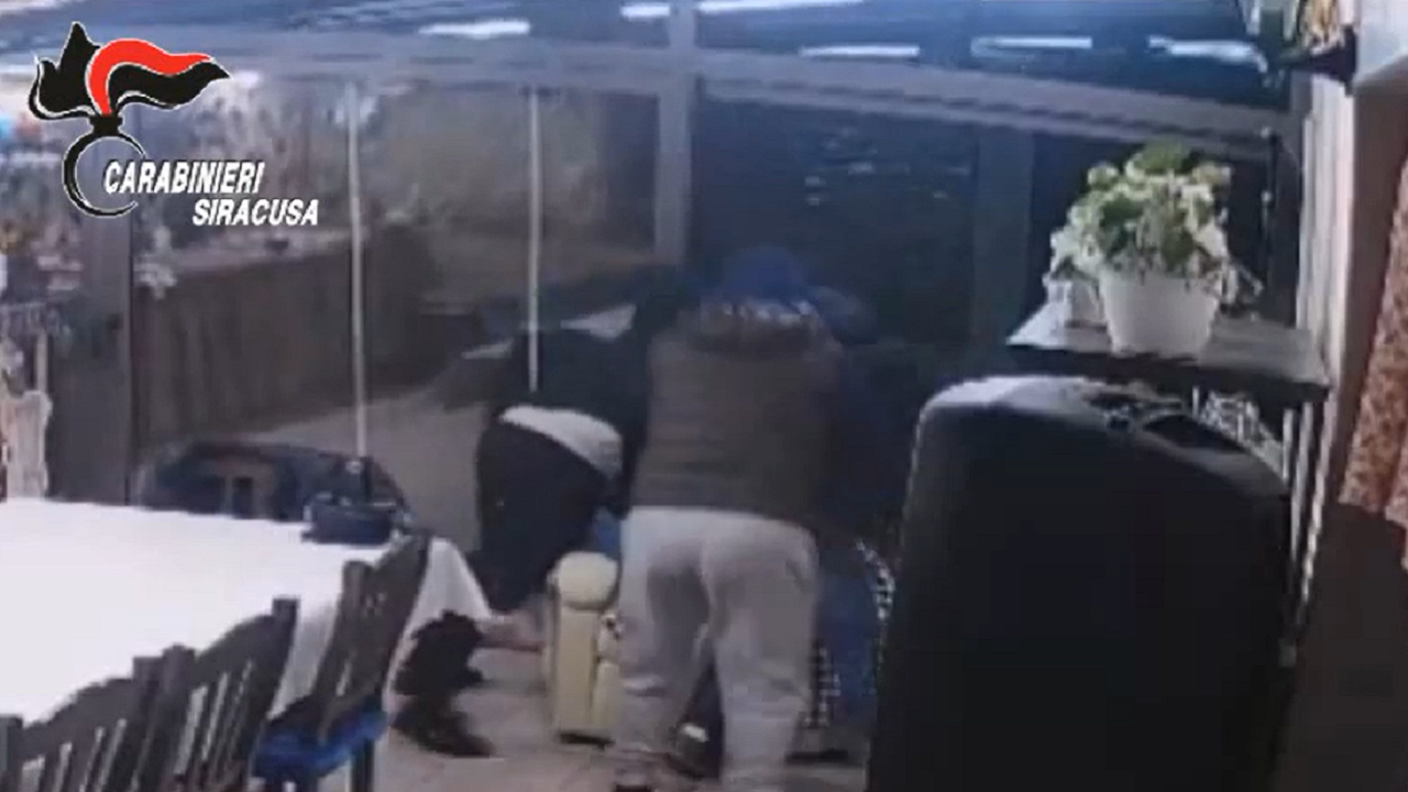 Siracusa, rapina in villa con sequestro degli occupanti: 4 arresti – VIDEO
