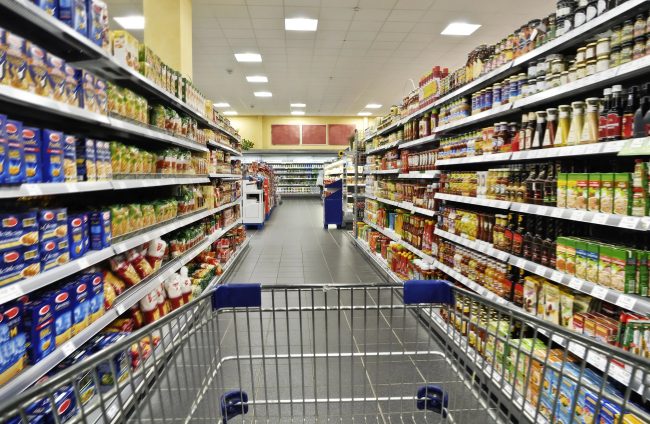 Comiso, dalla furiosa lite in un supermercato all’accoltellamento: denunciati 2 coniugi