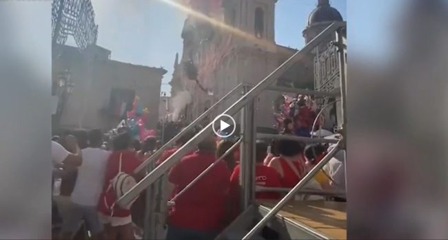Tragedia a Militello, cannone spara-coriandoli esplode durante la festa del Santo Patrono: muore un uomo – VIDEO