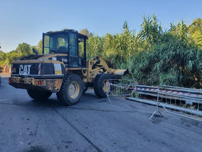 Lavori di scerbatura per contrastare il rischio incendi a Catania