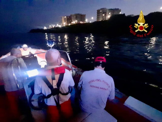 Si cerca un sub disperso al lungomare di Catania – FOTO