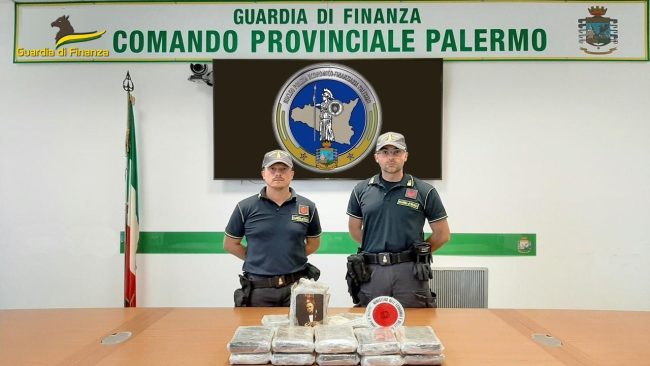 Arrestato un corriere a Palermo con 17 chili di cocaina in panetti de “Il Padrino”