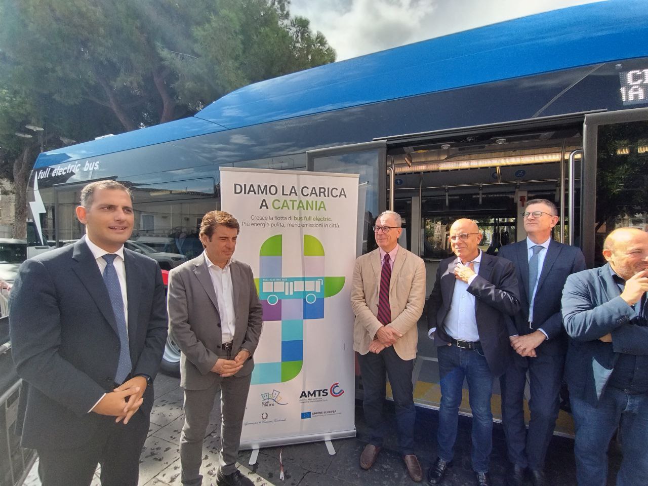 Amts “lancia” nuovi bus elettrici al Castello Ursino: “Verso la pedonalizzazione”