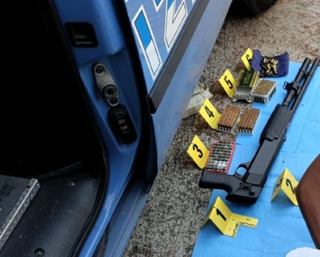 Si trovava già ai domiciliari per precedenti reati: arrestato perché trovato in casa con armi e munizioni