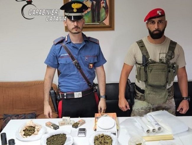 Droga in auto e in casa, arrestato pusher nel Catanese