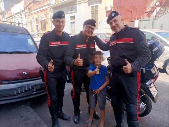 Catania, bambino di 9 anni si perde: ritrovato al cimitero dai carabinieri