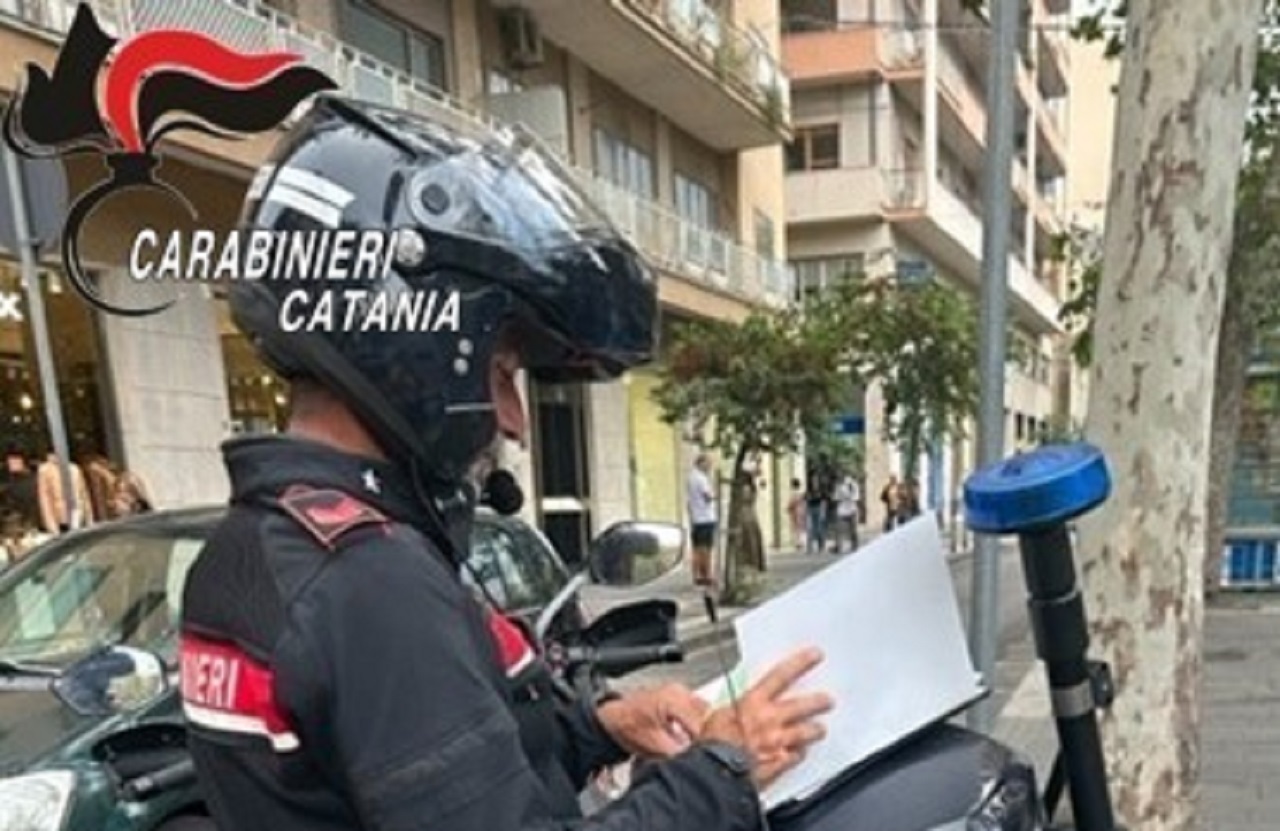 Arrestato pluripregiudicato catanese in via Etnea dopo il furto di un profumo