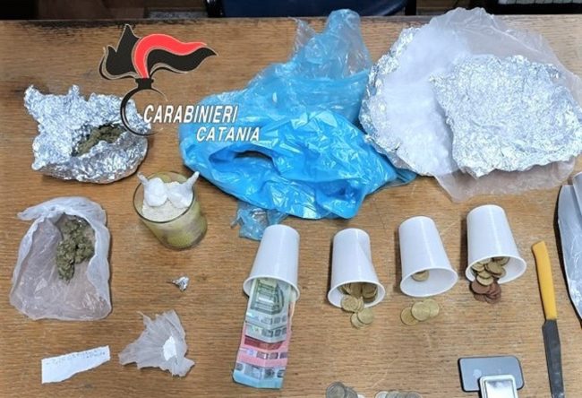 Una coppia affiatata, anche nello spaccio: entrambi arrestati nel Catanese