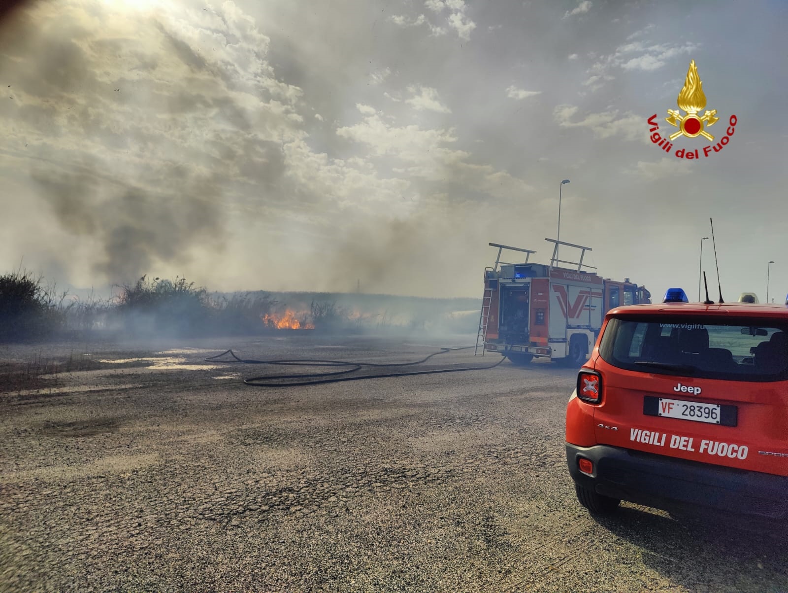 Incendio vicino l’aeroporto di Catania, voli dirottati