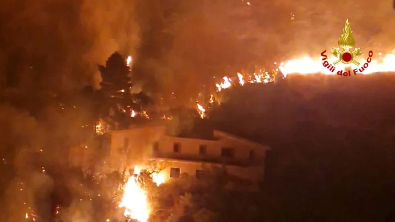 La Sicilia torna a bruciare, Palermo in ginocchio: il punto della situazione