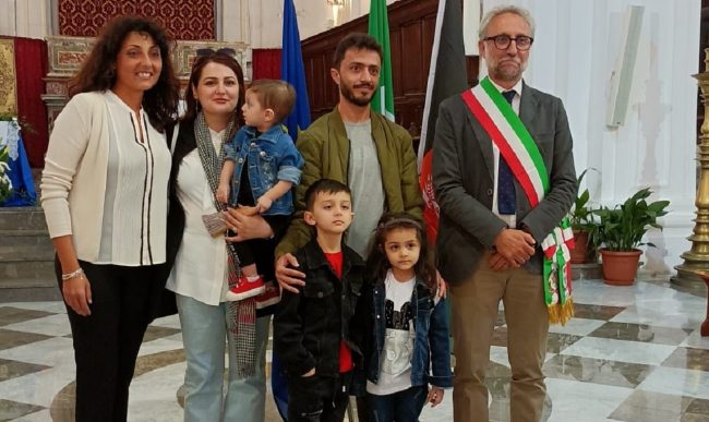 Polizzi Generosa di nome e di fatto: accolta una famiglia afgana in fuga dal suo paese
