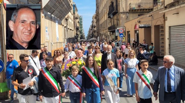 Ragazzi Sindaci, un fiore sulla tomba di Padre Puglisi