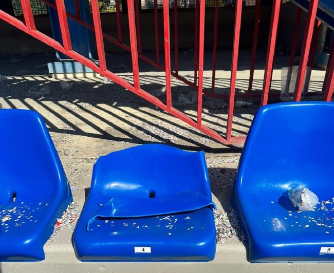 Fumogeni e seggiolini danneggiati allo stadio Massimino, identificati 6 tifosi