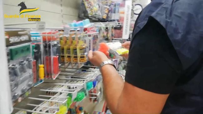 Articoli per bambini non sicuri: maxi-sequestro della Guardia di finanza – VIDEO