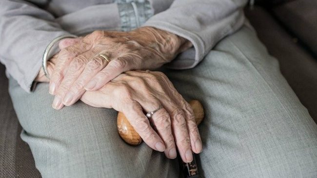Paura a Marsala, anziana cade sul balcone e non riesce ad alzarsi