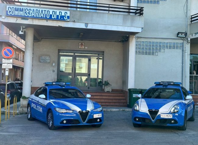 Aggredisce un coetaneo a calci e pugni a Vittoria, individuato e denunciato l’autore