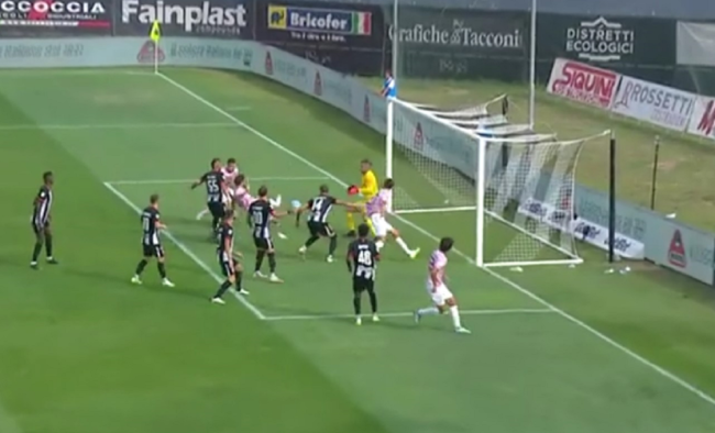 La zona Cesarini premia i rosanero: ad Ascoli terzo successo consecutivo per il Palermo