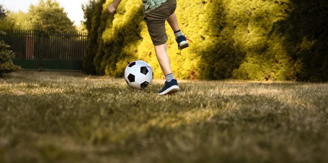 Non si potrà più giocare a pallone in strada: multe fino a 500 euro a Riposto